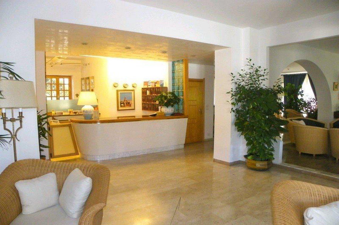 La Playa Hotel