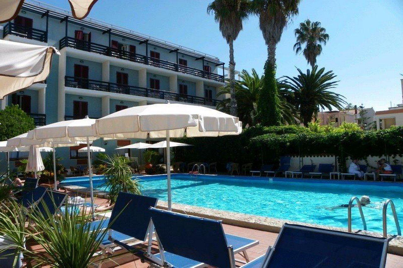 La Playa Hotel