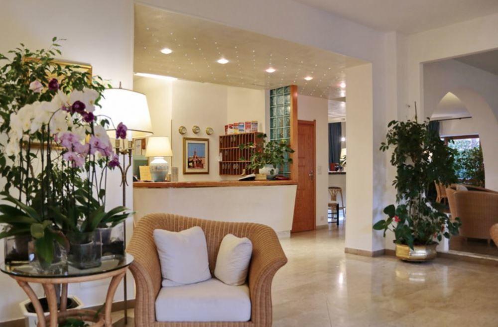 La Playa Hotel