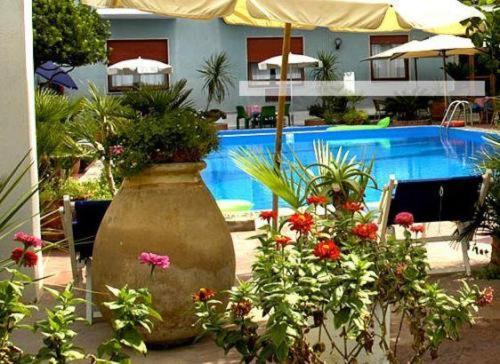 La Playa Hotel