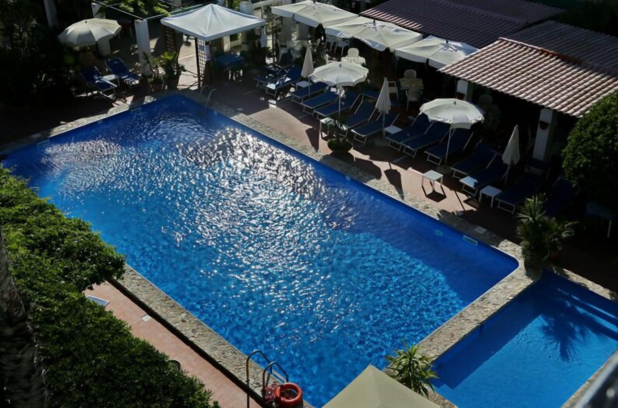 La Playa Hotel 3*