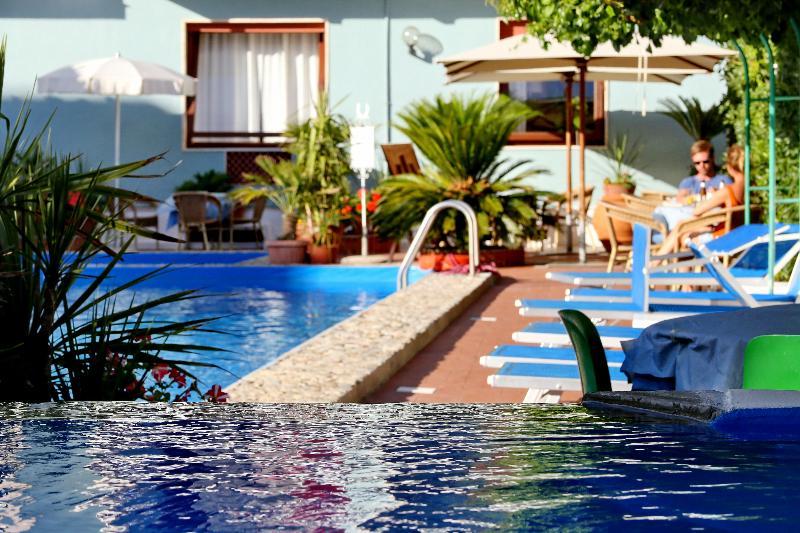 La Playa Hotel 3*